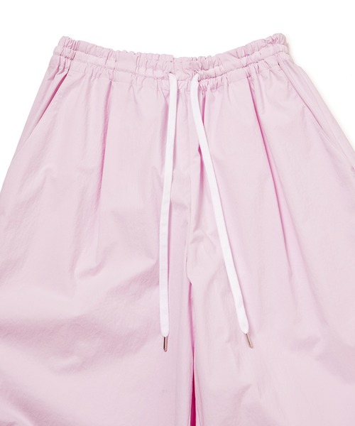 ADAM ET ROPE'(アダムエロペ)の「【サステナブル・撥水・ストレッチ】ウエストタックイージーパンツ(その他パンツ・レディース・ピンク/ブラック/キナリ・38/36)」の5枚目の写真