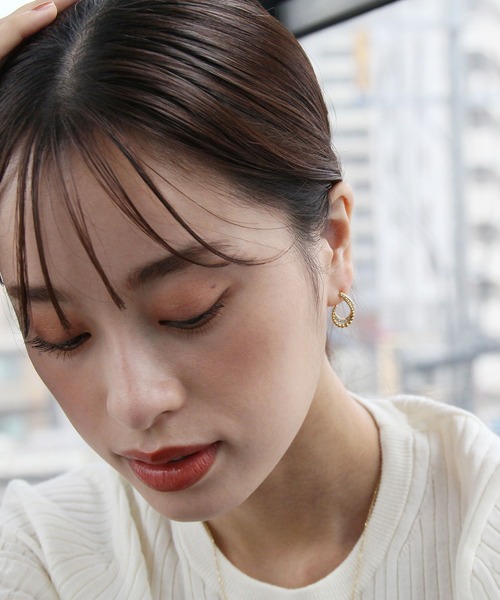 abaskdesign（アバスクデザイン）の「金属アレルギー対応 ヒネリジルコニアステンレスピアス（ピアス（両耳用）・レディース・ゴールド・FREE）」の3枚目の写真
