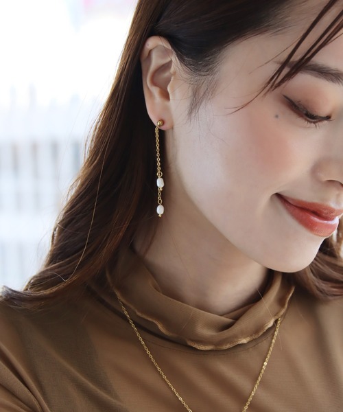 abaskdesign(アバスクデザイン)の「金属アレルギー対応ツインパールロングステンレスピアス(ピアス(両耳用)・レディース・ゴールド/シルバー・FREE)」の4枚目の写真