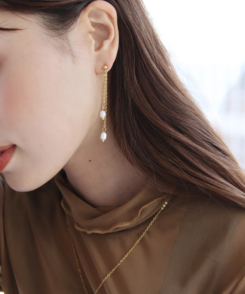 abaskdesign(アバスクデザイン)の「金属アレルギー対応ツインパールロングステンレスピアス(ピアス(両耳用)・レディース・ゴールド/シルバー・FREE)」の5枚目の写真