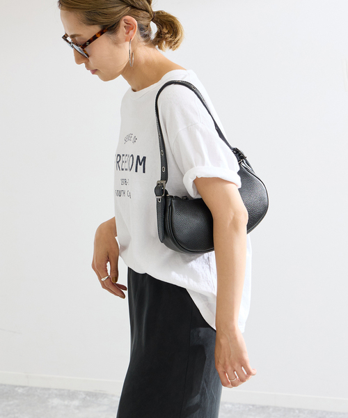 新品FRAMeWORKフレームワークFREEDOM ロゴT-SHIRT FRAMeWORK（フレームワーク）の「FREEDOM ロゴT-SHIRT（Tシャツ