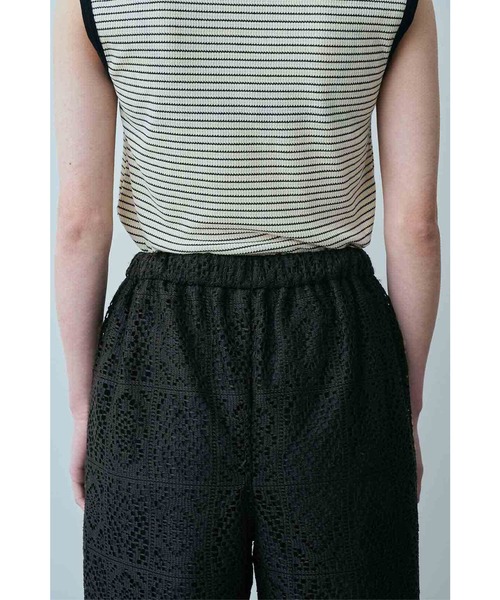 MEDE19F（メデジュウキュウ）の「ＭＥＤＥ１９Ｆ　レース素材のリラックスパンツ〈ブラック〉（その他パンツ・レディース・ブラック・LARGE/MEDIUM/NM）」の2枚目の写真