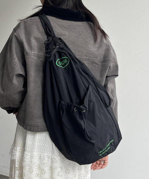 CPCM（シーピーシーエム）の「カラーロゴワンショルリュック（バックパック/リュック・レディース・アイボリー/ブラック・FREE）」の2枚目の写真