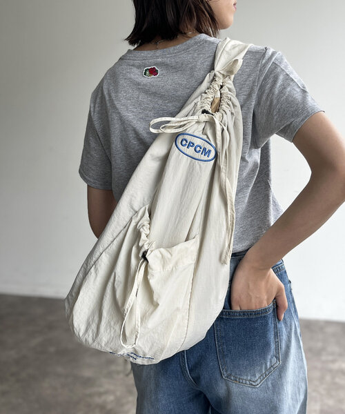 CPCM（シーピーシーエム）の「カラーロゴワンショルリュック（バックパック/リュック・レディース・アイボリー/ブラック・FREE）」の3枚目の写真