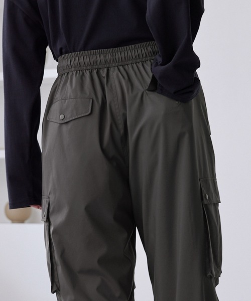 MONO-MART（モノマート）の「ワイドトラックパラシュートカーゴパンツ【セットアップ可能】（カーゴパンツ・メンズ・チャコール/ネイビー/ブラック/ライトグレー/ダークブラウン・L/S/M）」の17枚目の写真
