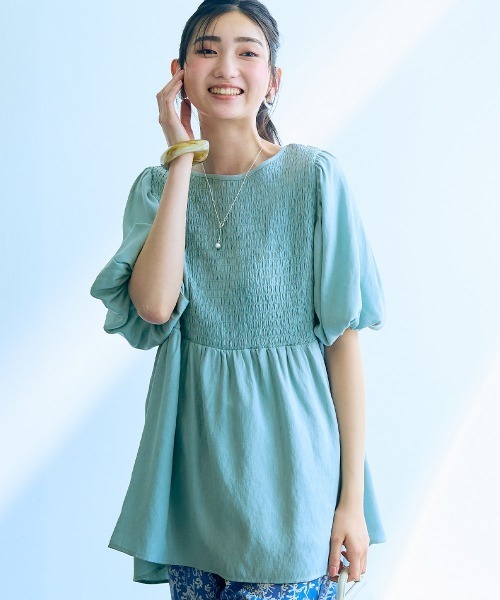 slattgir(スラットジール)の「高身長 シャーリング切替ベルスリーブチュニックブラウス(トールサイズ)Essenave(シャツ/ブラウス・レディース・アイボリー/サックスブルー・LL/L/M)」の2枚目の写真
