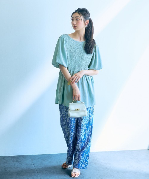slattgir(スラットジール)の「高身長 シャーリング切替ベルスリーブチュニックブラウス(トールサイズ)Essenave(シャツ/ブラウス・レディース・アイボリー/サックスブルー・LL/L/M)」の4枚目の写真