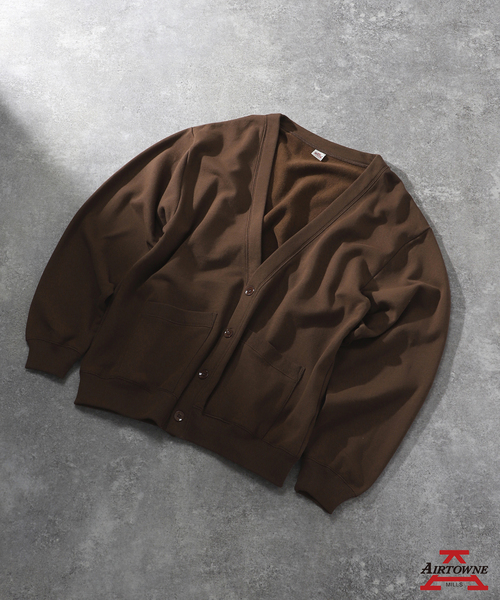 B.C STOCK(ベーセーストック)の「AIRTOWNE MILLS SWEAT Vネックカーディガン(カーディガン/ボレロ・メンズ・チョコ/ネイビー/ライトグレー/モスグリーン・MEDIUM/LARGE)」の2枚目の写真