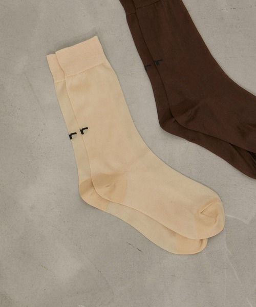 ADAM ET ROPE'（アダムエロペ）の「シアーARロゴソックス（ソックス/靴下・レディース・ベージュ/パープル/ホワイト/ダークブラウン・FREE）」の3枚目の写真