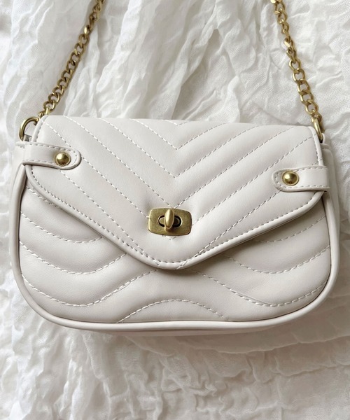 Newlyme（ニューリーミー）の「ミニポーチ付きキルティングチェーンクロスバッグ（ショルダーバッグ・レディース・ブラック/ホワイト・FREE）」の2枚目の写真