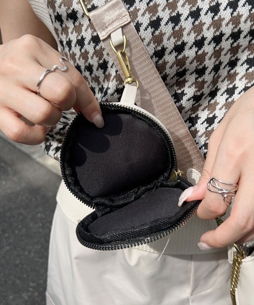 Newlyme（ニューリーミー）の「ミニポーチ付きキルティングチェーンクロスバッグ（ショルダーバッグ・レディース・ブラック/ホワイト・FREE）」の19枚目の写真