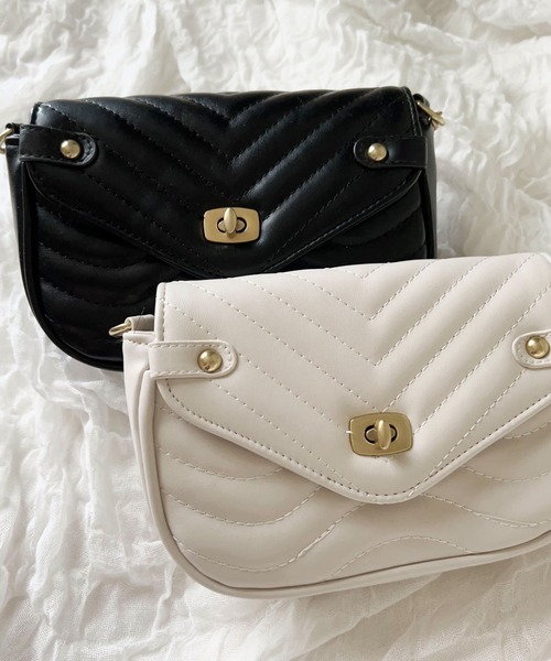 Newlyme（ニューリーミー）の「ミニポーチ付きキルティングチェーンクロスバッグ（ショルダーバッグ・レディース・ブラック/ホワイト・FREE）」の13枚目の写真