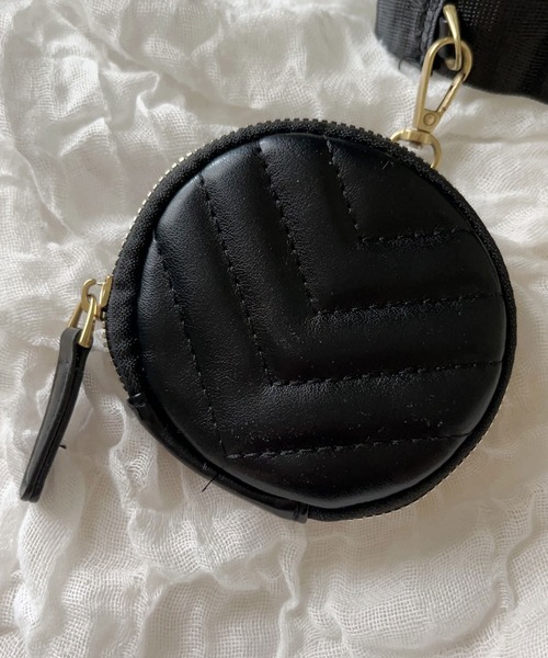 Newlyme（ニューリーミー）の「ミニポーチ付きキルティングチェーンクロスバッグ（ショルダーバッグ・レディース・ブラック/ホワイト・FREE）」の5枚目の写真