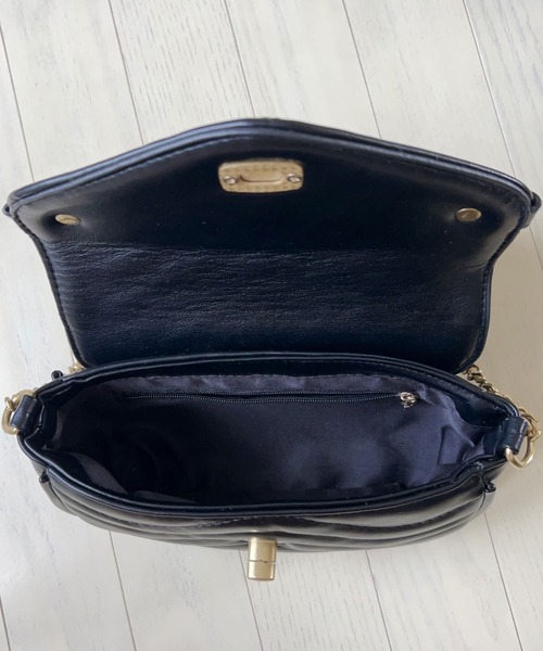 Newlyme（ニューリーミー）の「ミニポーチ付きキルティングチェーンクロスバッグ（ショルダーバッグ・レディース・ブラック/ホワイト・FREE）」の3枚目の写真