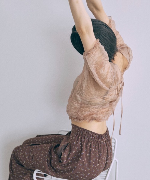 EN NEUME(エンノイム)の「Sheer Crinkled Top(シャツ/ブラウス・レディース・アイボリー/ブラック/イエロー×グリーン/ベージュ・FREE)」の22枚目の写真