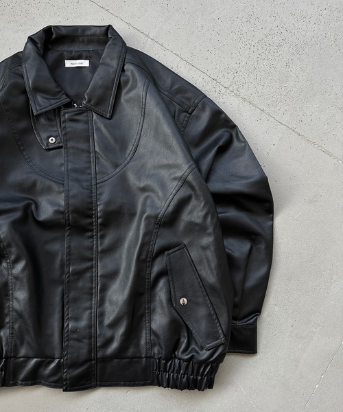 Adoon plain（アドーンプレーン）の「VINTAGE LIKE ARTIFICIAL GRAIN JACKET / ヴィンテージライク合皮ジャケット（ブルゾン・メンズ・ブラック系/ブラック・LARGE/MEDIUM）」の4枚目の写真