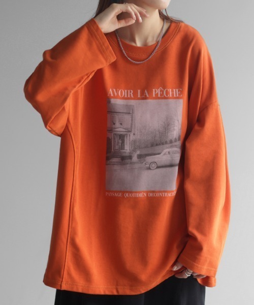 HUG.U(ハグユー)の「プリントフォトロンT(Tシャツ/カットソー・レディース・ホワイト/オレンジ/カーキ/ブラック/ライトグレー・FREE)」の1枚目の写真