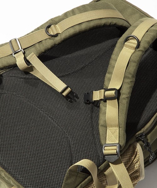 niko and...（ニコアンド）の「【CITY CREEK】大容量多機能リュック/容量35L（バックパック/リュック・メンズ・カーキ/ブラック・0）」の6枚目の写真
