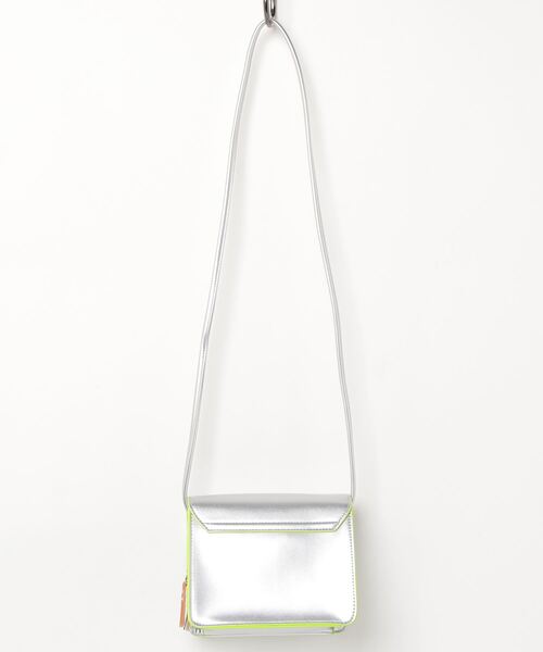 Magine（マージン）の「cheek:line mini shoulder ラインミニショルダー（ショルダーバッグ・レディース・ゴールド/ブラック/シルバー/ブルー・FREE）」の17枚目の写真