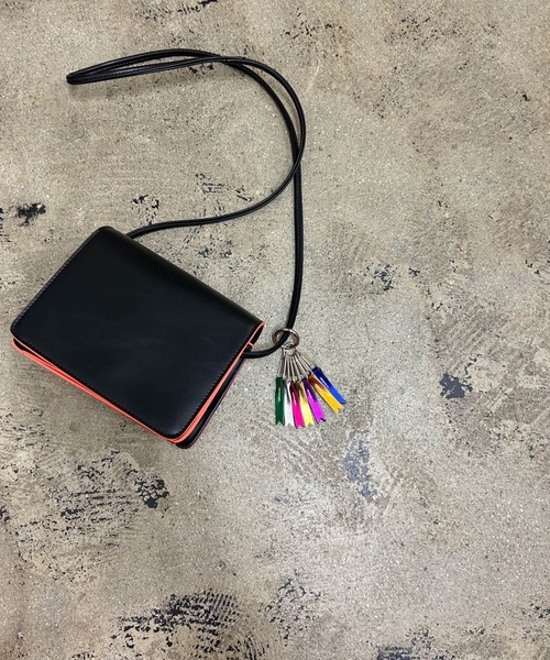 Magine（マージン）の「cheek:line mini shoulder ラインミニショルダー（ショルダーバッグ・レディース・ゴールド/ブラック/シルバー/ブルー・FREE）」の7枚目の写真