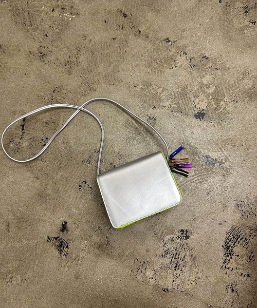 Magine（マージン）の「cheek:line mini shoulder ラインミニショルダー（ショルダーバッグ・レディース・ゴールド/ブラック/シルバー/ブルー・FREE）」の9枚目の写真