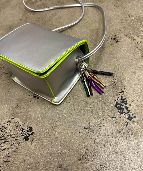 Magine（マージン）の「cheek:line mini shoulder ラインミニショルダー（ショルダーバッグ・レディース・ゴールド/ブラック/シルバー/ブルー・FREE）」の14枚目の写真