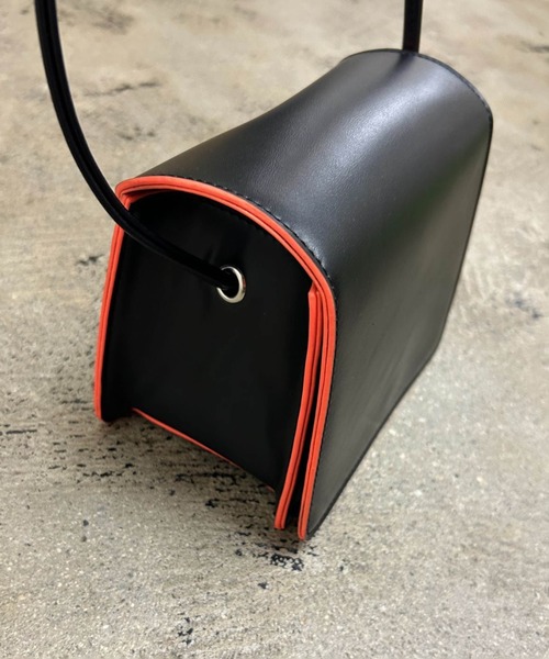 Magine（マージン）の「cheek:line mini shoulder ラインミニショルダー（ショルダーバッグ・レディース・ゴールド/ブラック/シルバー/ブルー・FREE）」の11枚目の写真