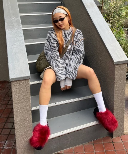 HTH（エイチティーエイチ）の「animal fur sweatshirt（スウェット・レディース・ブラウン/グレー・フリー）」の4枚目の写真