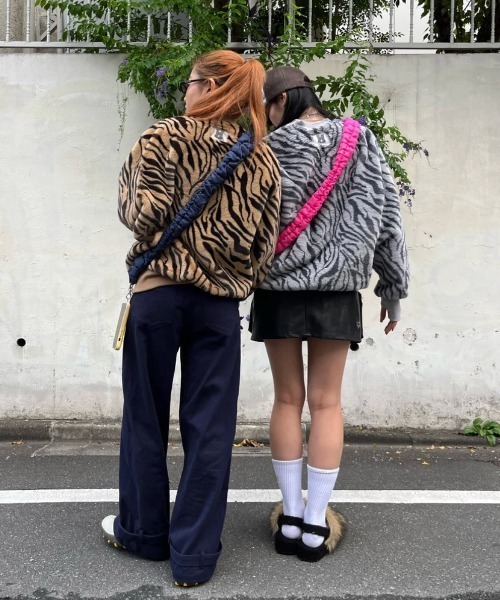 HTH（エイチティーエイチ）の「animal fur sweatshirt（スウェット・レディース・ブラウン/グレー・フリー）」の6枚目の写真