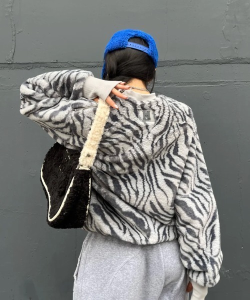 HTH（エイチティーエイチ）の「animal fur sweatshirt（スウェット・レディース・ブラウン/グレー・フリー）」の7枚目の写真