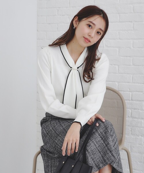 index(インデックス)の「《8color/XS-LLsize》パール調パーツ付き ボウタイニット【洗濯機可】(ニット/セーター・レディース・ホワイト系7/ブラック系4/グレー系4/ベージュ系その他7/パープル系1/サックスブルー系5/ホワイト系9/ブラック系7・34/36/38/40/42)」の9枚目の写真