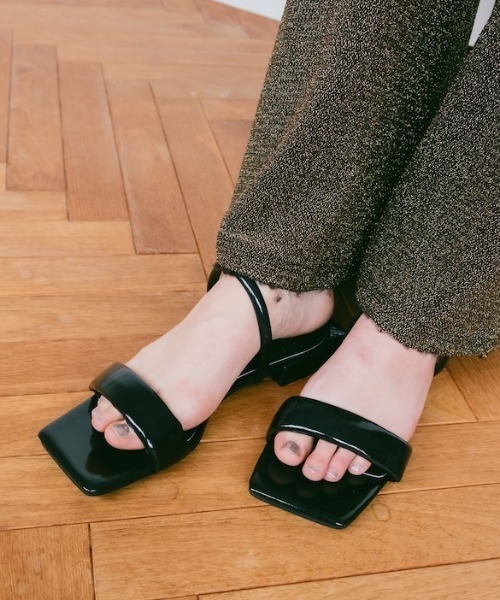 sahara(サハラ)の「Metallic Strap Sandals(サンダル・レディース・ブロンズ/ブラック/シルバー・M/L/S)」の2枚目の写真