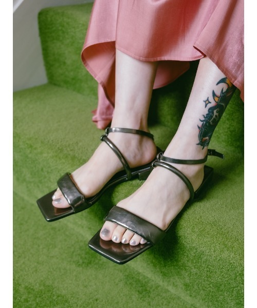 sahara(サハラ)の「Metallic Strap Sandals(サンダル・レディース・ブロンズ/ブラック/シルバー・M/L/S)」の5枚目の写真