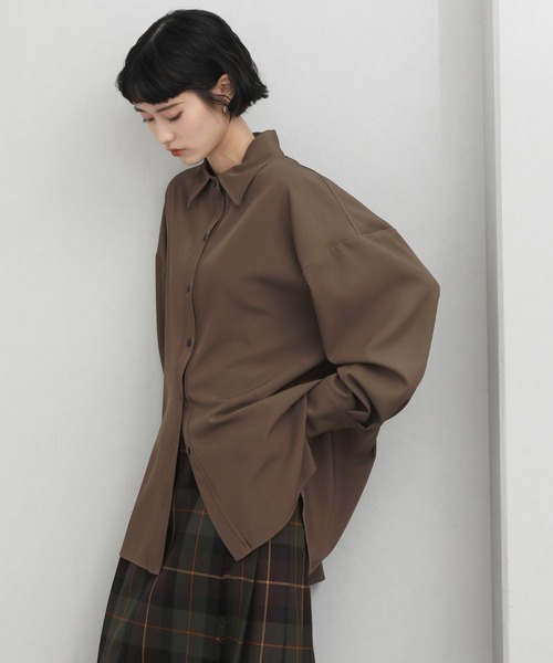 NOGLE（ノグル）の「【NOGLE/ノグル】ドレープオーバーシャツ（シャツ/ブラウス・レディース・ブラック/アイボリー/ブルー/ホワイト/ブラウン/ダークブルー/グレイッシュベージュ/ピンク・FREE）」の4枚目の写真