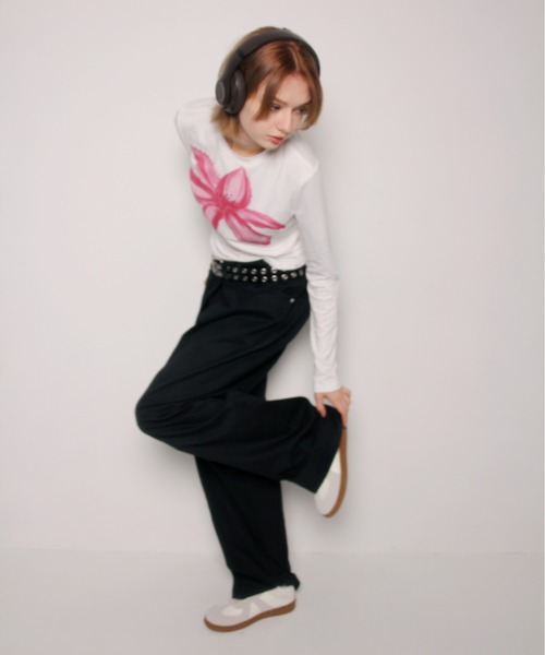 IMARI(イマリ)の「【 IMARI / イマリ 】 レトロムード フラワー プリント トップス #(Tシャツ/カットソー・レディース・グレー/ホワイト/ブラック・FREE)」の5枚目の写真