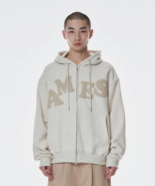 AMESWORLDWIDE（アメスワールドワイド）の「A'GEM/9 × .kom 『AMESWORLDWIDE/アメスワールドワイド』BIG TYPO HOODIE ZIP UP /ビッグフーディーZIP UPパーカー（パーカー・レディース・グレー/チャコールグレー/ブルー/アイボリー/レッド・M/L）」の7枚目の写真