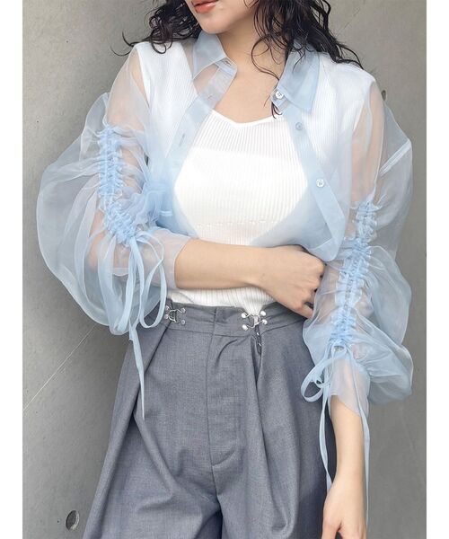MURUA（ムルーア）の「リボンドロストスリーブシャイニーシアーシャツ（シャツ/ブラウス・レディース・ホワイト/ブラック/ピンク/ブルー・FREE）」の3枚目の写真