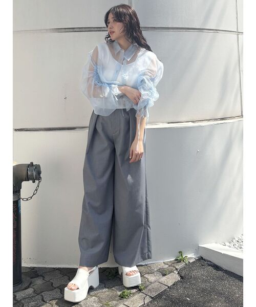 MURUA（ムルーア）の「リボンドロストスリーブシャイニーシアーシャツ（シャツ/ブラウス・レディース・ホワイト/ブラック/ピンク/ブルー・FREE）」の6枚目の写真