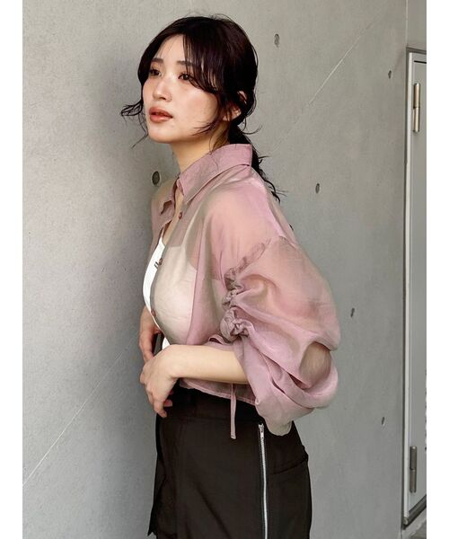 MURUA（ムルーア）の「リボンドロストスリーブシャイニーシアーシャツ（シャツ/ブラウス・レディース・ホワイト/ブラック/ピンク/ブルー・FREE）」の9枚目の写真