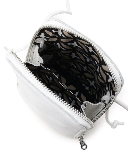 DRESSTERIOR（ドレステリア）の「シュリンクレザーマルチポーチ（ショルダーバッグ・レディース・ブラック/レッド系1/ホワイト・00）」の8枚目の写真