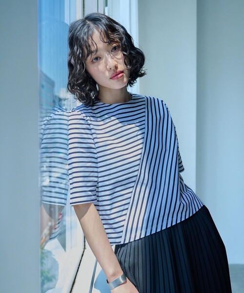 CAST:（キャストコロン）の「【着回し抜群】テクニカルボーダーカットソー（Tシャツ/カットソー・レディース・ホワイト/ブラック・M）」の2枚目の写真