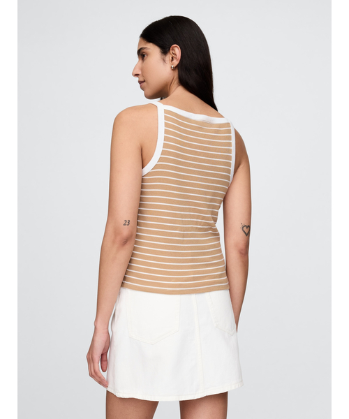 GAP（ギャップ）の「モダン エプロンネック タンクトップ キャミソール（キャミソール・レディース・ブルー/オフホワイト/グレー/ブラック/ベージュ/ホワイト×ネイビー・XS/S/M/XL/L/XXS）」の8枚目の写真