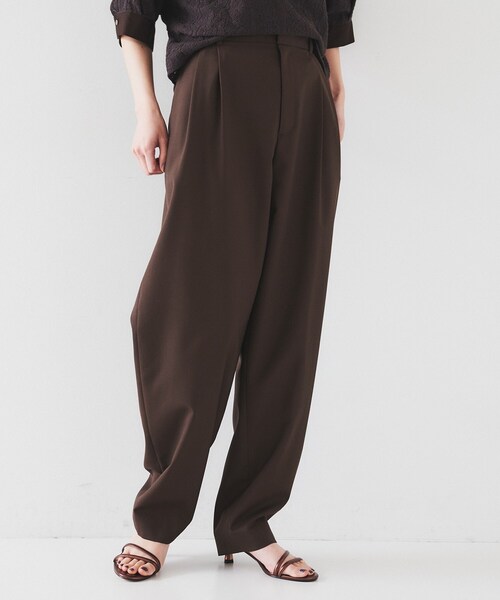 UNTITLED（アンタイトル）の「【オンオフ使える/セットアップ可能】トロピカルウール カーブテーパードパンツ（その他パンツ・レディース・ダークブラウン/ネイビー・00/01/02/03/04/42/44/46/48/50）」の4枚目の写真