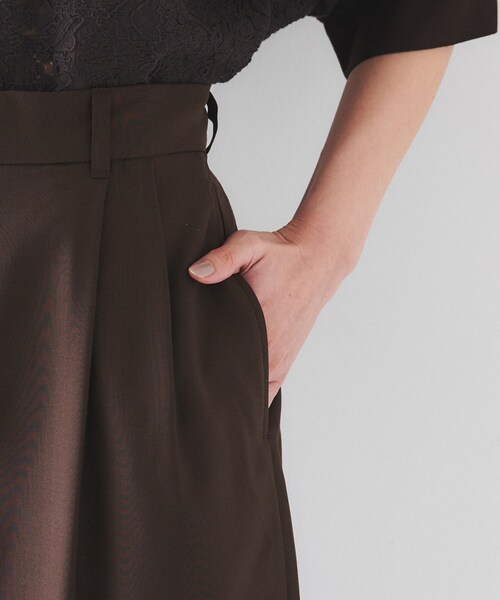 UNTITLED（アンタイトル）の「【オンオフ使える/セットアップ可能】トロピカルウール カーブテーパードパンツ（その他パンツ・レディース・ダークブラウン/ネイビー・00/01/02/03/04/42/44/46/48/50）」の16枚目の写真