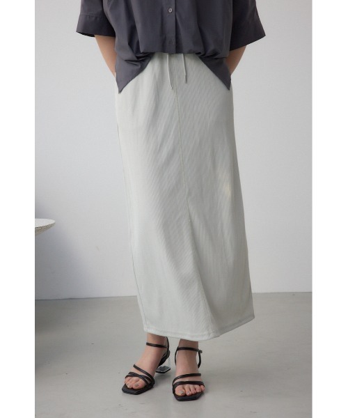 AZUL by moussy(アズールバイマウジー)の「【身長/骨格別着用画像あり】ドライタッチリブナロースカート 春服 秋服 無地 ロングスカート(スカート・レディース・ブラック/ライトベージュ/レッド・FREE)」の3枚目の写真