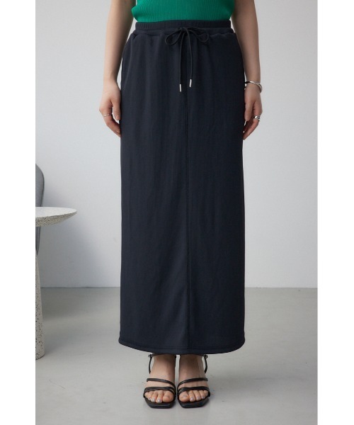 AZUL by moussy(アズールバイマウジー)の「【身長/骨格別着用画像あり】ドライタッチリブナロースカート 春服 秋服 無地 ロングスカート(スカート・レディース・ブラック/ライトベージュ/レッド・FREE)」の7枚目の写真