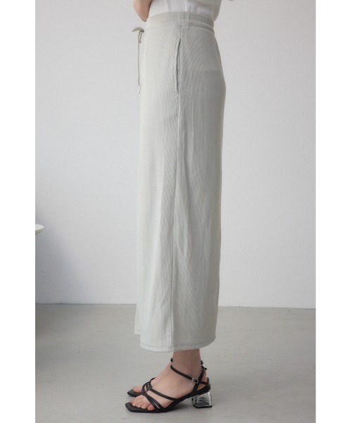 AZUL by moussy(アズールバイマウジー)の「【身長/骨格別着用画像あり】ドライタッチリブナロースカート 春服 秋服 無地 ロングスカート(スカート・レディース・ブラック/ライトベージュ/レッド・FREE)」の18枚目の写真