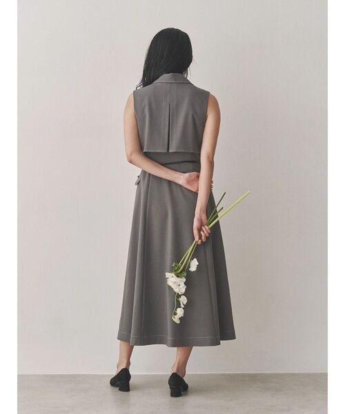 TONAL（トーナル）の「トレンチジレワンピース（ワンピース・レディース・グレー/ベージュ/モカ・MEDIUM）」の6枚目の写真