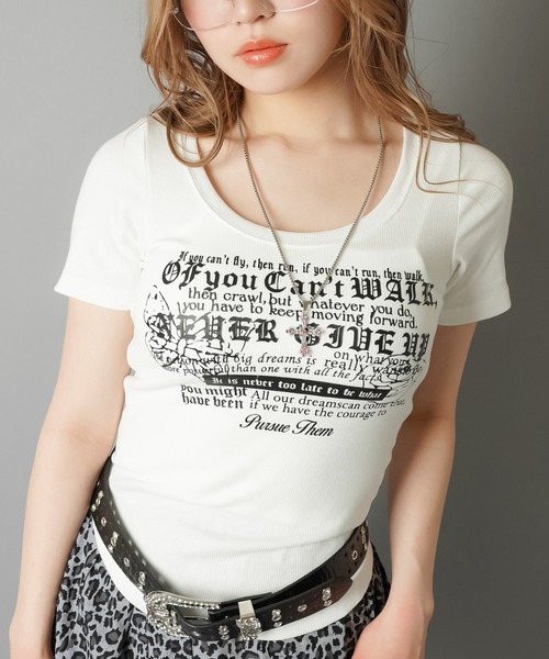 SPINNS（スピンズ）の「大人気デザインが半袖になって再登場！半袖カットソー/ピタTシャツ/レター（Tシャツ/カットソー・レディース・ブラック/オフホワイト/グレー・ONESIZE）」の18枚目の写真