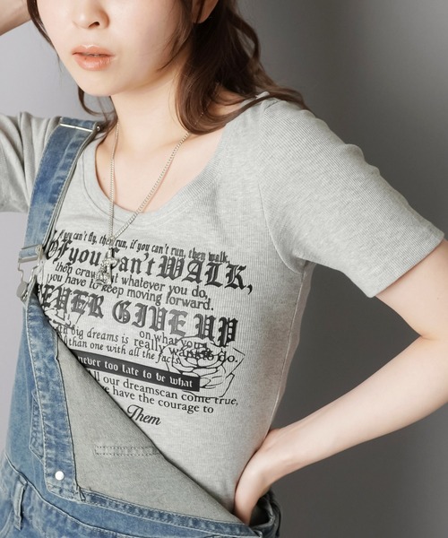 SPINNS（スピンズ）の「大人気デザインが半袖になって再登場！半袖カットソー/ピタTシャツ/レター（Tシャツ/カットソー・レディース・ブラック/オフホワイト/グレー・ONESIZE）」の10枚目の写真